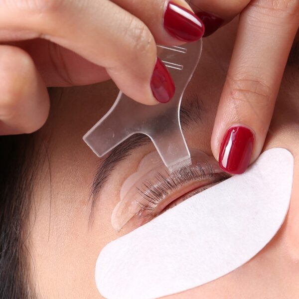 Perfect Lashes at Home in Just 10 Minutes! - Image 8